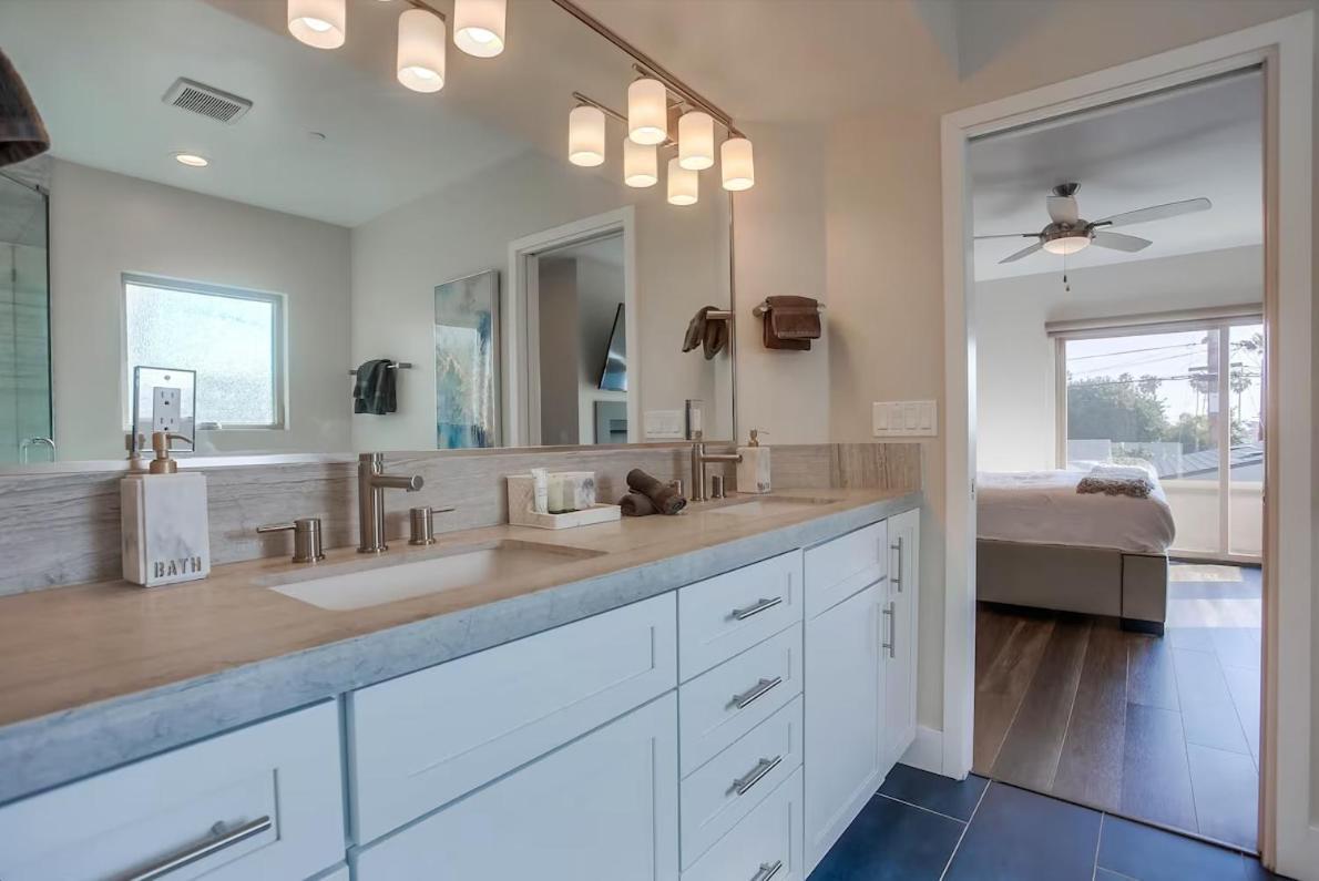 Ocean-view Blocks To With Private Hot Tub & Rooftop Deck Сasa de vacaciones San Diego